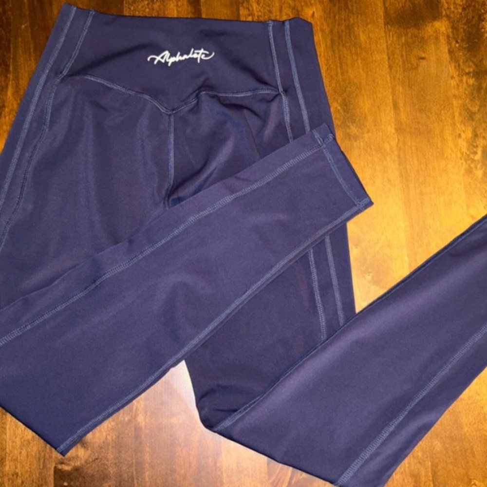 SOLD 🚫🚫🚫 Alphalete kinetic navy blue compression leggings